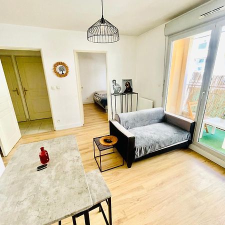 Appartement Avec Place De Parking Et Piscine ヴィルフランシュ・シュル・ソーヌ エクステリア 写真