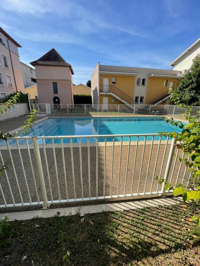 Appartement Avec Place De Parking Et Piscine ヴィルフランシュ・シュル・ソーヌ エクステリア 写真
