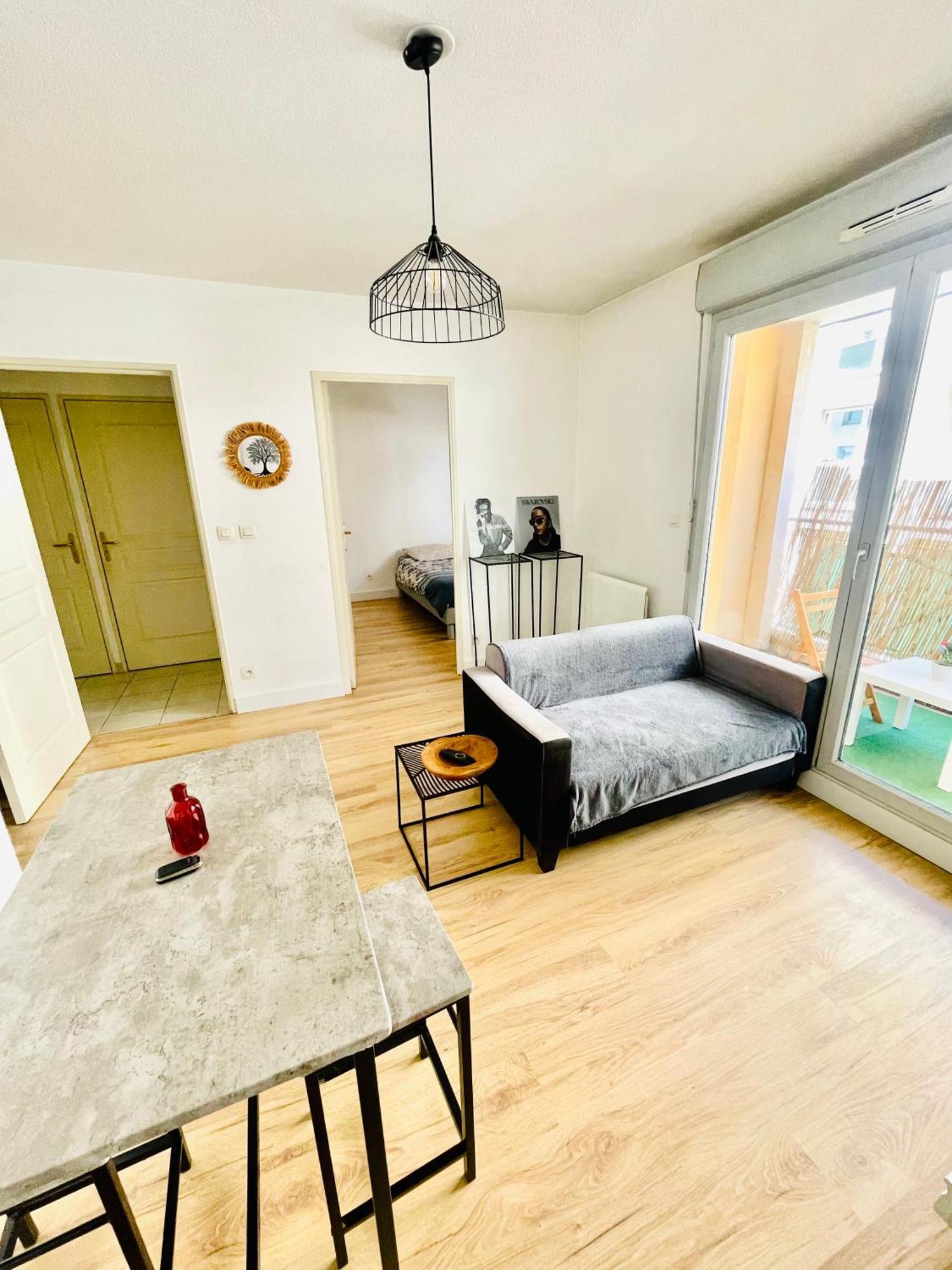 Appartement Avec Place De Parking Et Piscine ヴィルフランシュ・シュル・ソーヌ エクステリア 写真