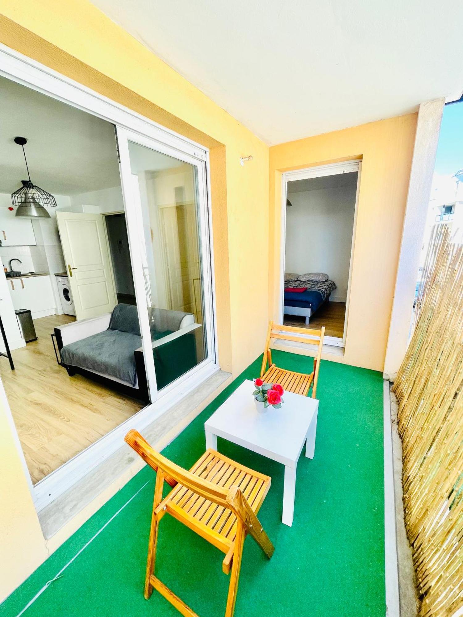 Appartement Avec Place De Parking Et Piscine ヴィルフランシュ・シュル・ソーヌ エクステリア 写真